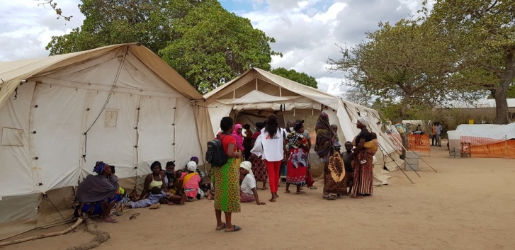 Mozambico: davanti ai nostri occhi mezzo milione di persone lottano per trovare riparo, cibo e acqua (MSF) (in spagnolo)